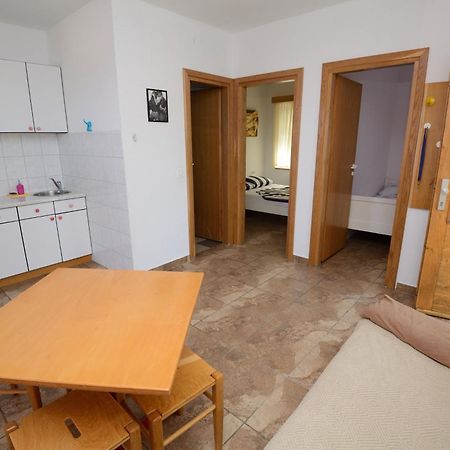 Hrusta Apartment Malinska Luaran gambar